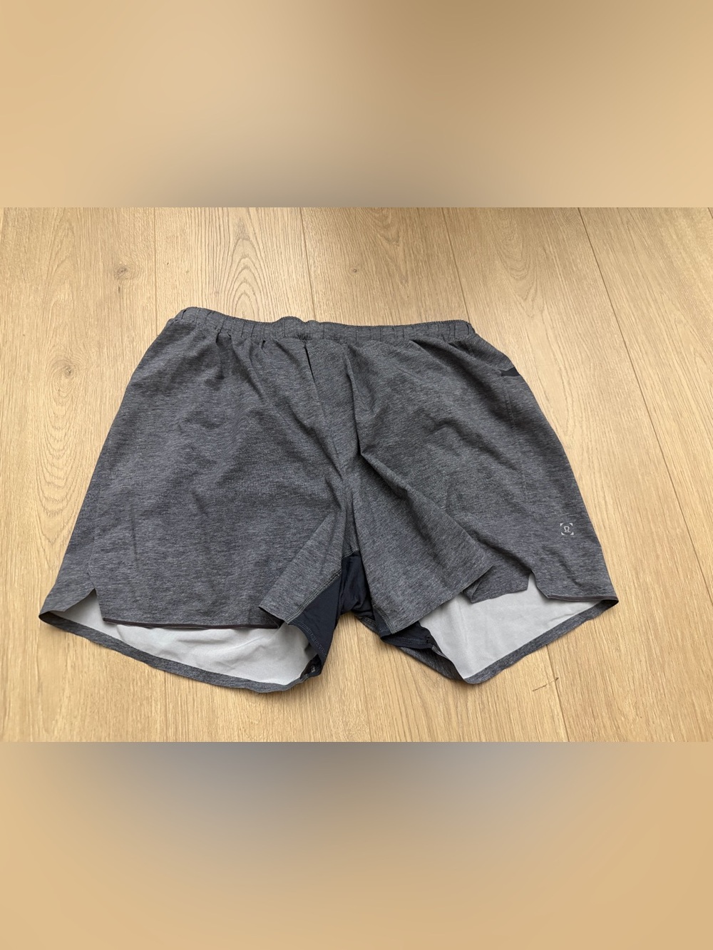 Lululemon Surge Shorts Mens size L Gray Athletic Running Gym Workout Linerless